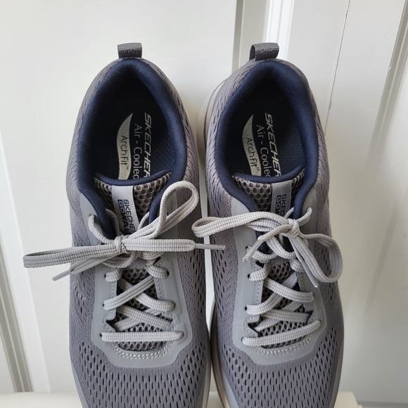 Skechers Men's Gowalk Arch Fit Athletic Walking Shoes - Picture 9 of 12